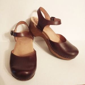 Dansko Sam Teak vintage pull up clogs